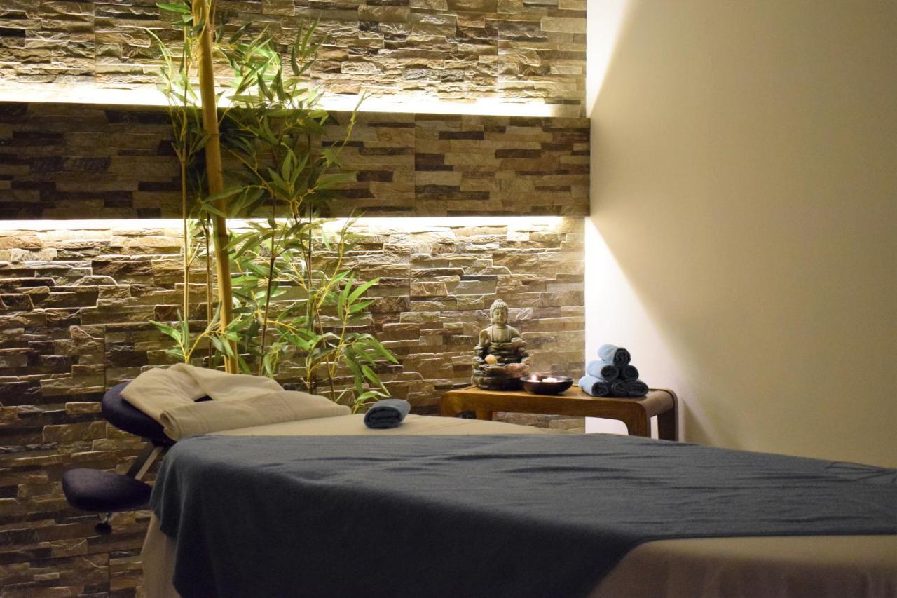 Vila Alba Resort Carvoeiro  Exterior photo A massage table